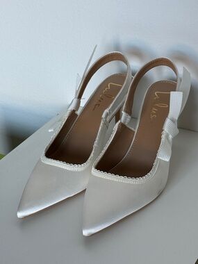 Lulus White Satin Lace-Trim Slingback Bow Pumps - Size 7